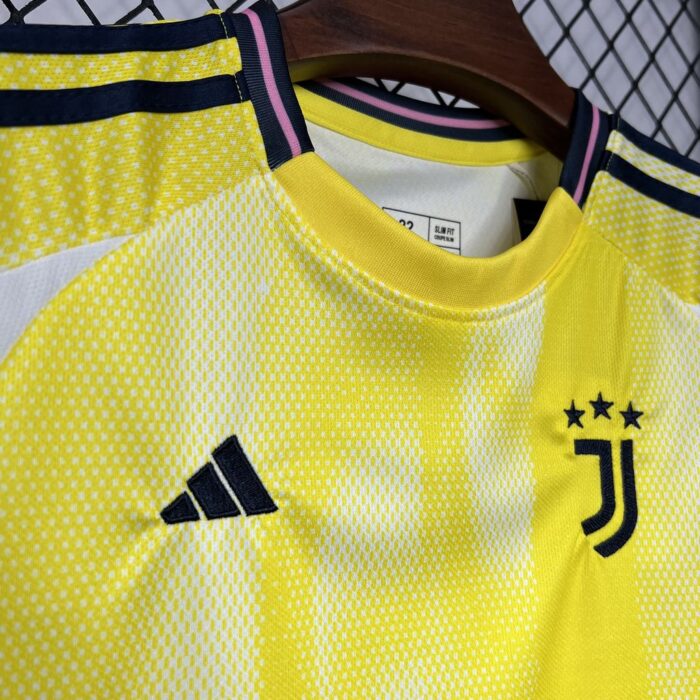 Kids Juventus 2024/25 Away Kit 4