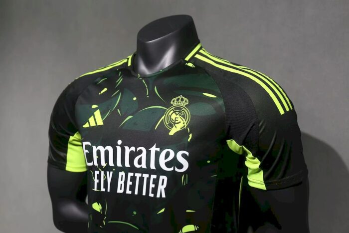 Mens Real Madrid 2024/25 Teenage Mutant Ninja Turtles Edition Player Version 3