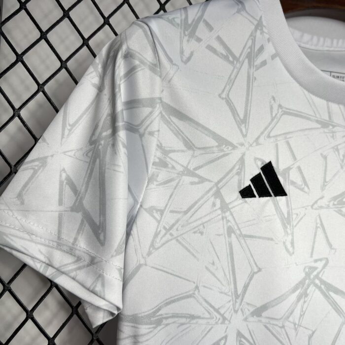 Kids Real Madrid 2024/25 Pre-Match Kit 4