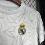 Kids Real Madrid 2024/25 Pre-Match Kit 3