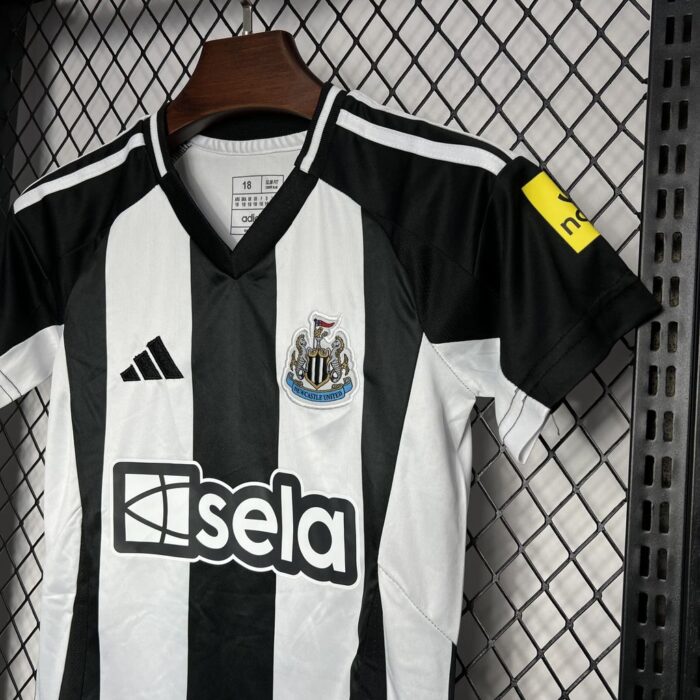 Kids Newcastle United 2024/25 Home Kit 4