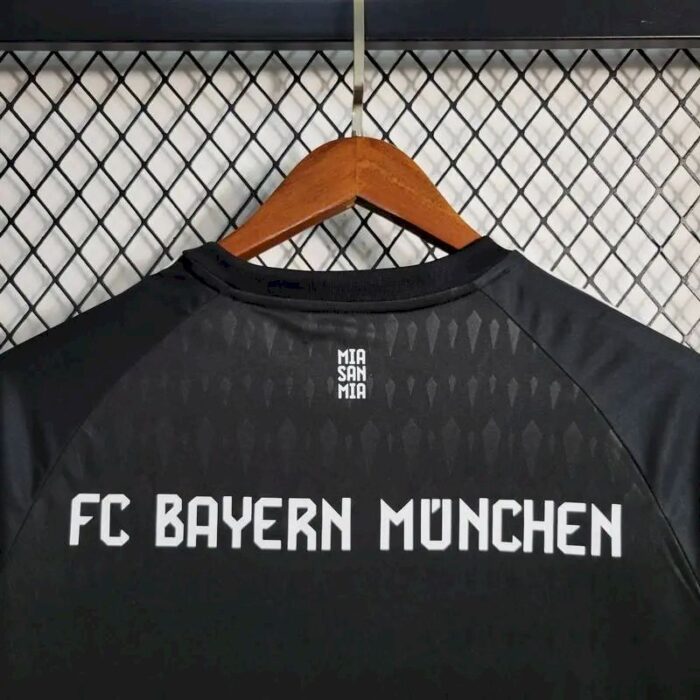 Mens Bayern Munich 2023/24 Goalkeeper Jersey 5