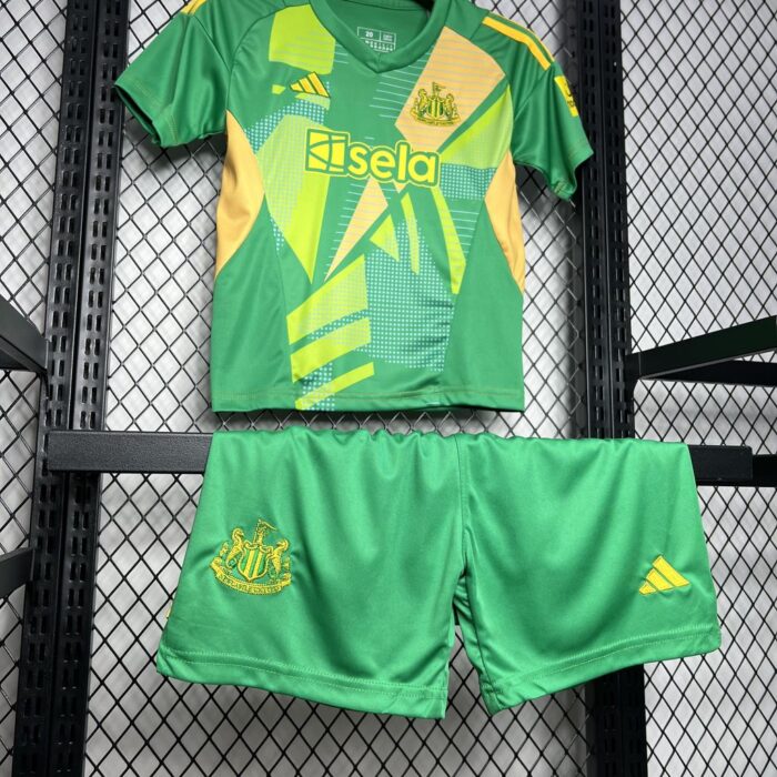 Kids Newcastle United 2024/25 Goalkeeper Kit 4