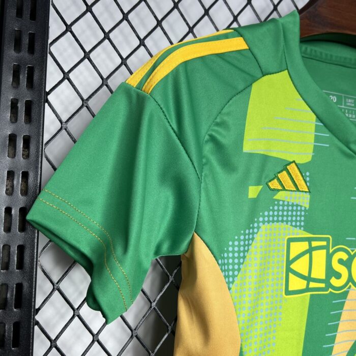 Kids Newcastle United 2024/25 Goalkeeper Kit 3