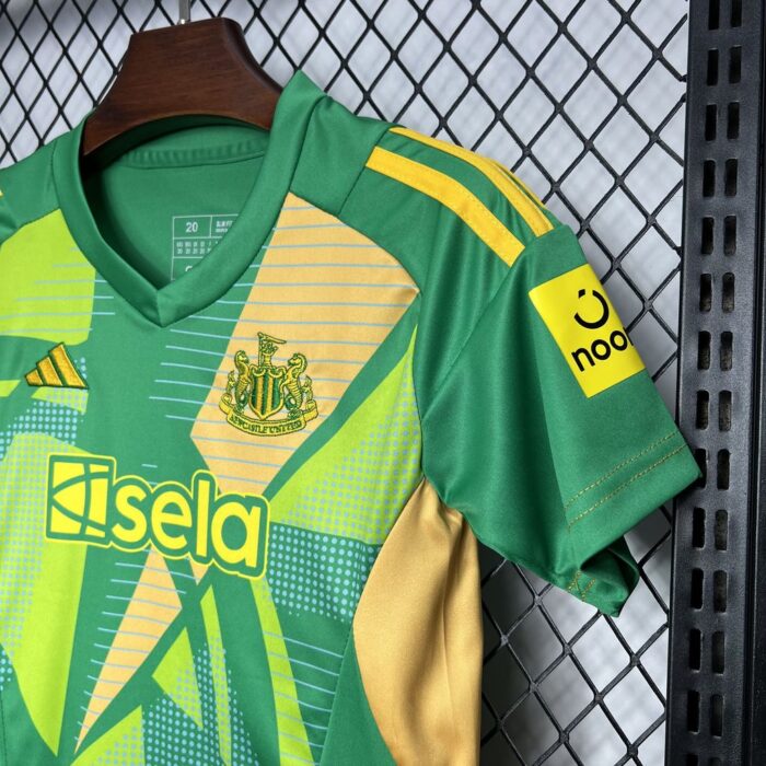 Kids Newcastle United 2024/25 Goalkeeper Kit 2