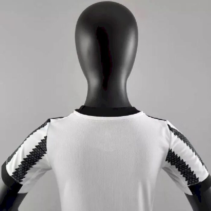 Kids Juventus 2022/23 Home Kit 4