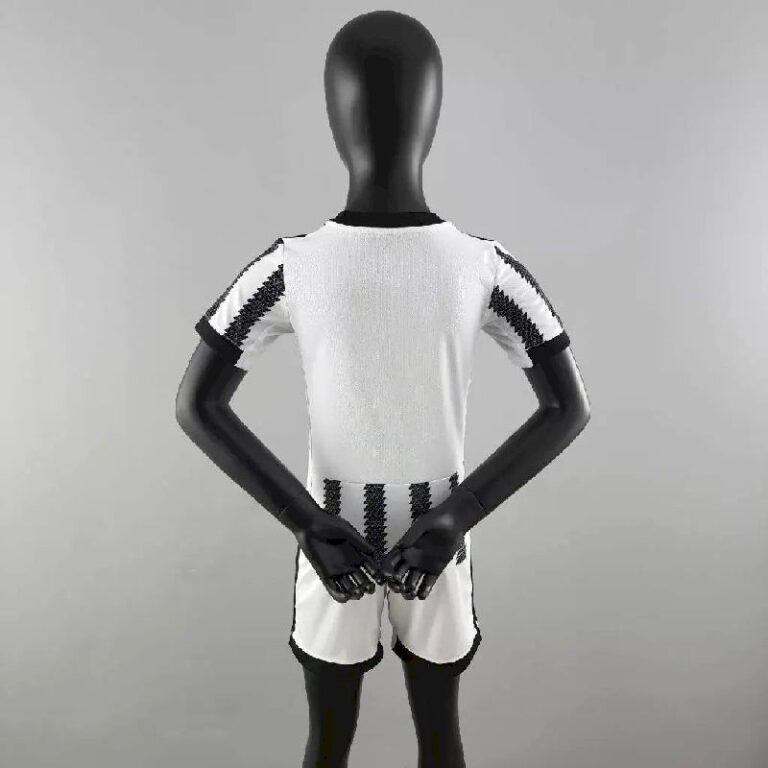 Kids Juventus 2022/23 Home Kit 1