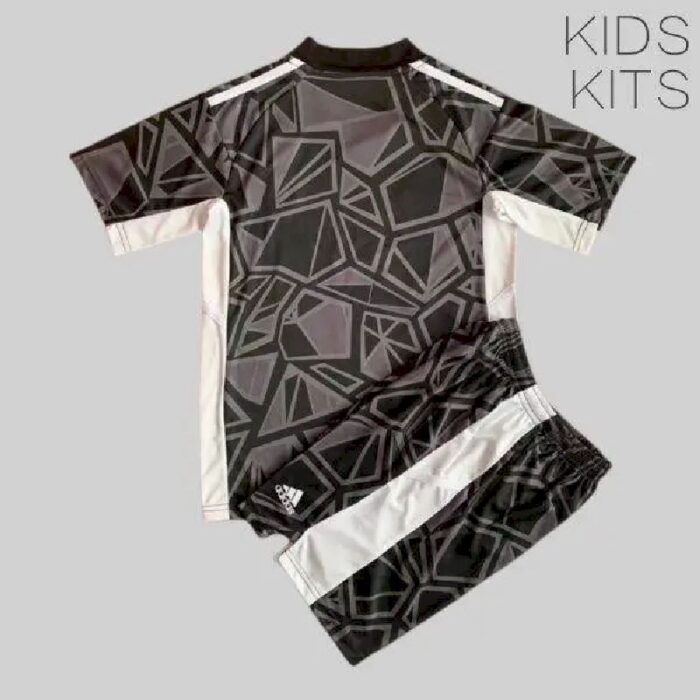 Kids Real Madrid 2022/23 Goalkeeper Kit 1