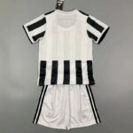 Kids Juventus 2021/22 Home Kit 3