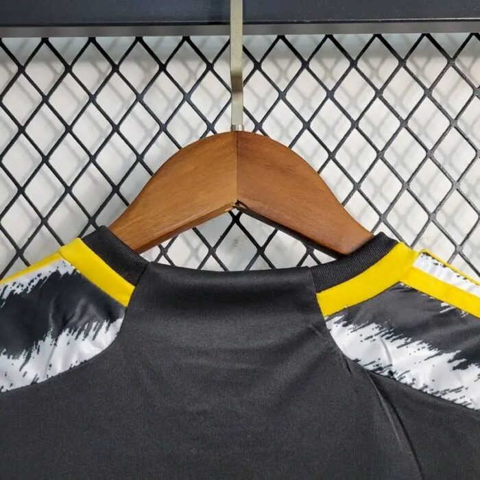 Kids Juventus 2023/24 Home Kit 9