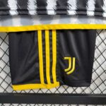 Kids Juventus 2023/24 Home Kit 3