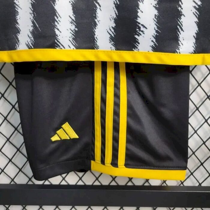 Kids Juventus 2023/24 Home Kit 5