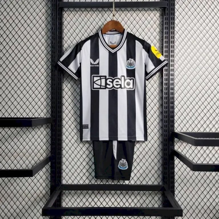 Kids Newcastle United 2023/24 Home Kit 4
