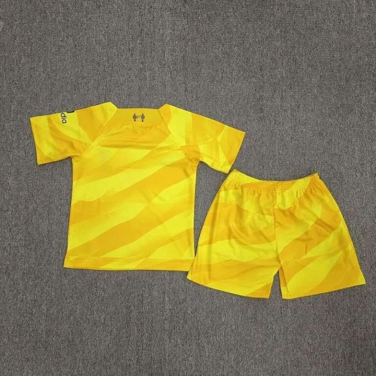 Kids Liverpool 2023/24 Goalkeeper Kit 1