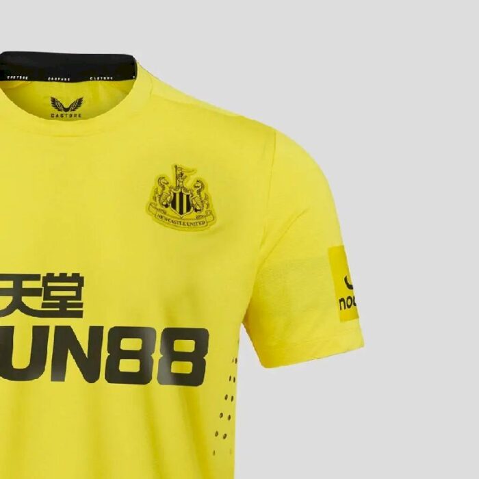 Mens Newcastle United 2022/23 Goalkeeper Jersey Player Version 2