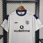Retro Manchester United 2000/01 Away Jersey - Image 5