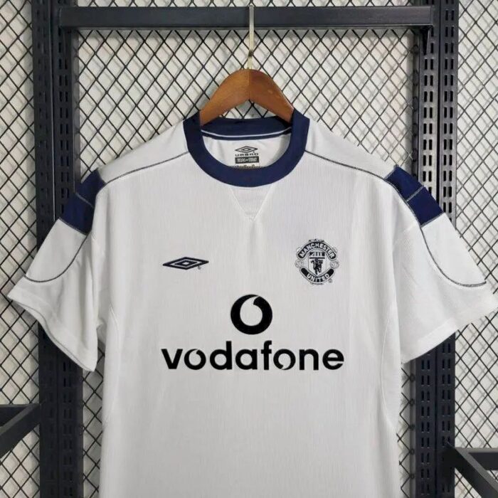 Retro Manchester United 2000/01 Away Jersey - Image 5