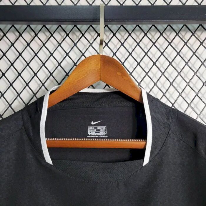 Retro Manchester United 2003/04 Away Jersey - Image 4