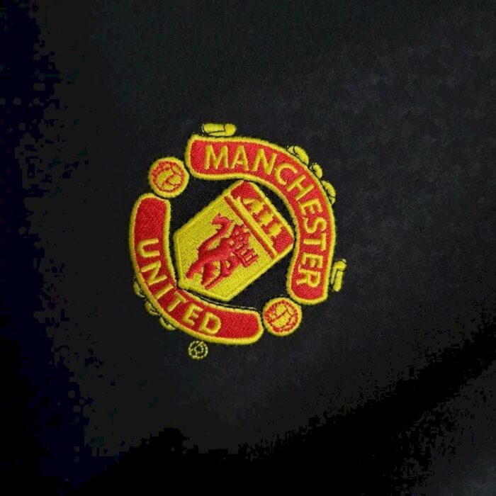 Retro Manchester United 2003/04 Away Jersey - Image 5