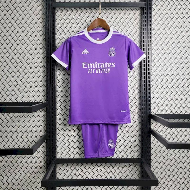 Retro Real Madrid 2016/17 Away Kids Kit - Image 1