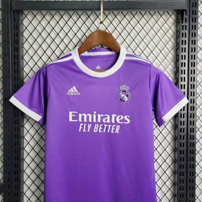 Retro Real Madrid 2016/17 Away Kids Kit - Image 2