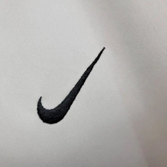 Retro Manchester United 2002/03 Away Jersey - Image 4