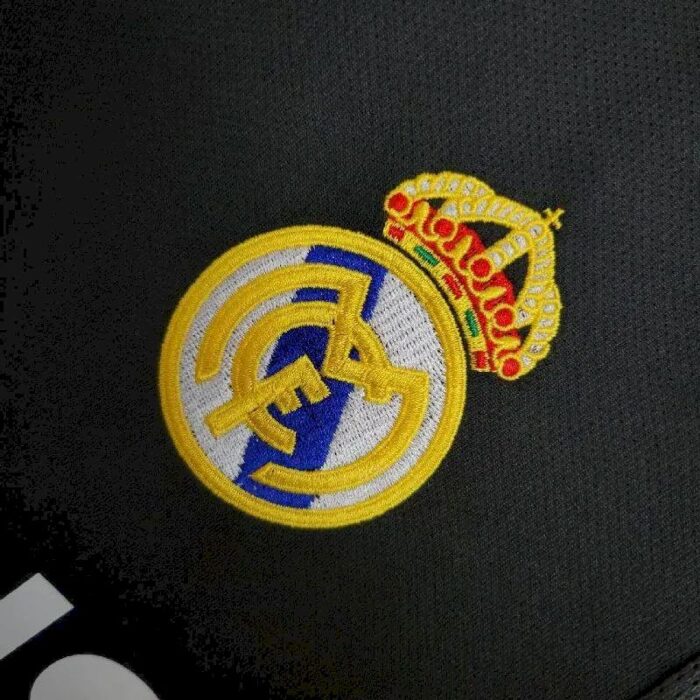 Retro Real Madrid 2004/05 Away Jersey - Image 4