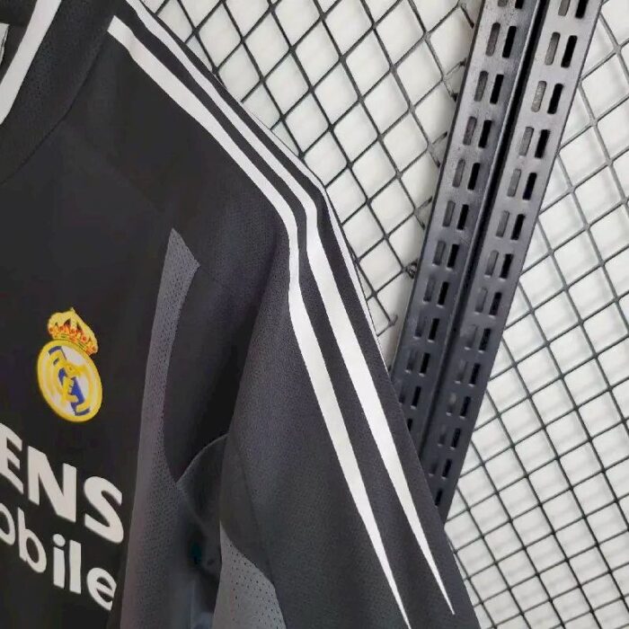 Retro Real Madrid 2004/05 Away Jersey - Image 3