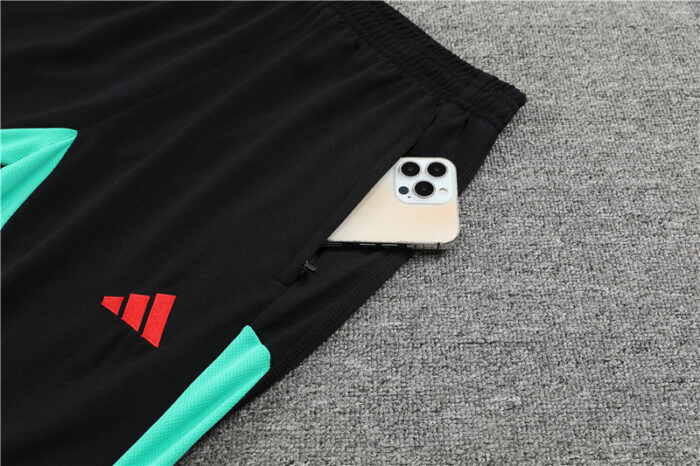 Mens Manchester United 2023/24 Half-Zip Sweater+Pant 14001 - Image 3