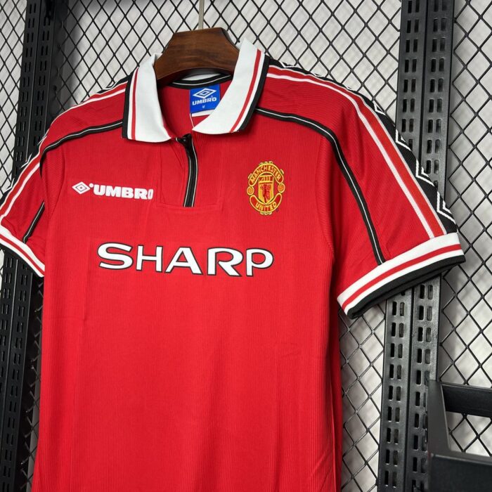 Retro Manchester United 1998/99 Home Jersey - Image 4