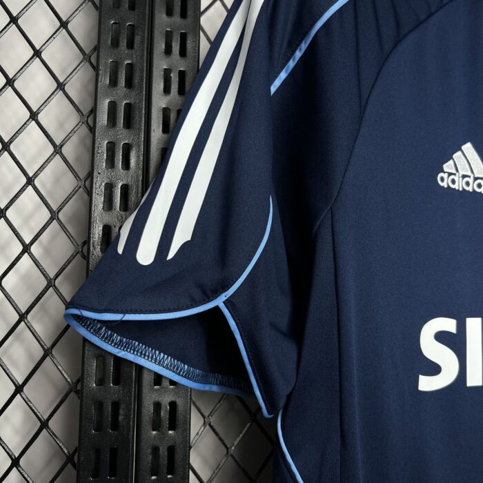 Retro Real Madrid 2005/06 Away Jersey - Image 3