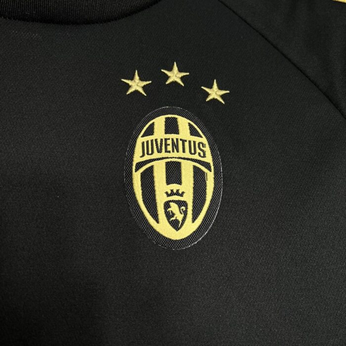 Retro Juventus 2015/16 Third Jersey - Image 3