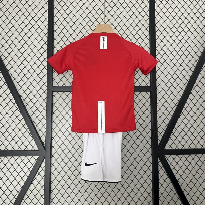 Retro Manchester United 2007/08 Home Kids Kit - Image 2