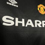 Retro Manchester United 1998/99 Third Jersey - Image 3