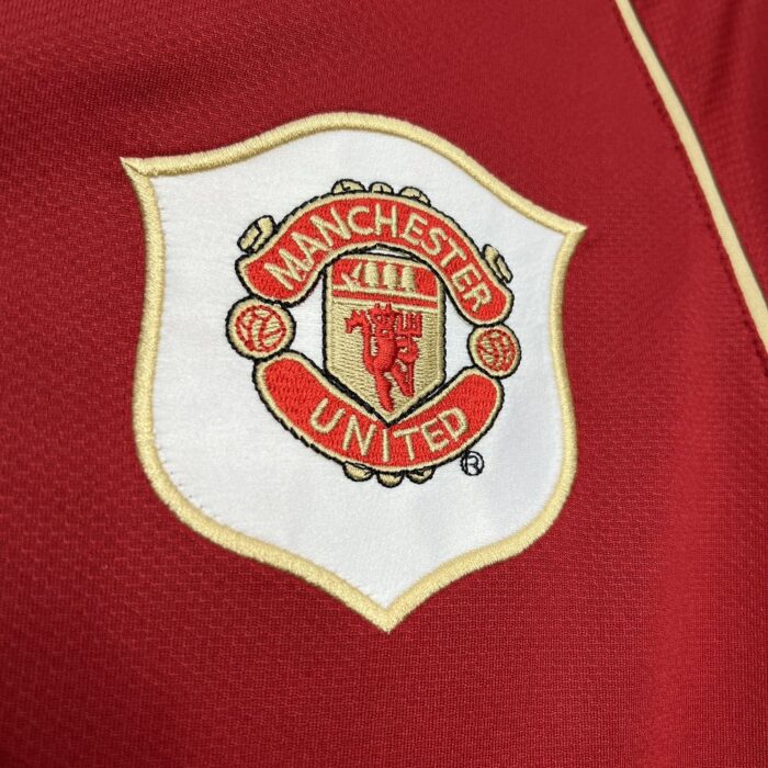 Retro Manchester United 2006/07 Home Jersey - Image 4
