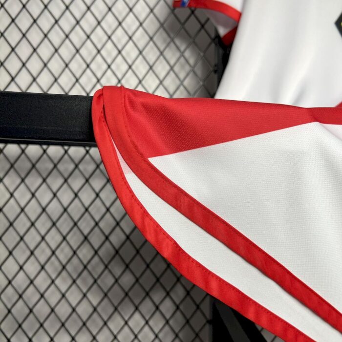 Retro Rayo Vallecano 2001/02 Home Jersey - Image 4