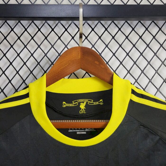 Retro Liverpool 2010/11 Third Jersey - Image 4