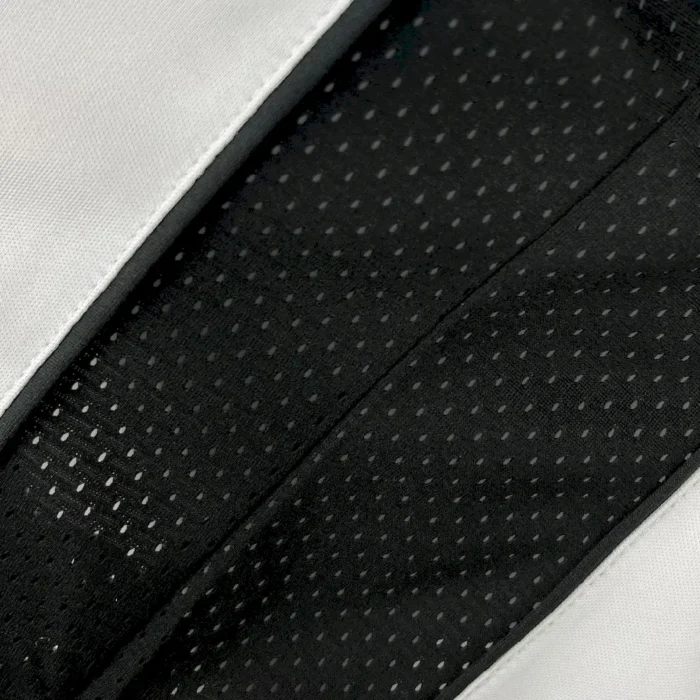 Retro Juventus 1997/99 Home Jersey - Image 4