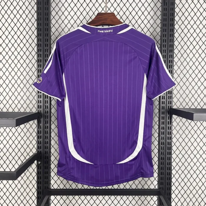 Retro Real Madrid 2006/07 Third Jersey - Image 2