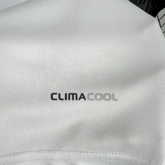 Retro Real Madrid 2009/10 Home Jersey - Image 5