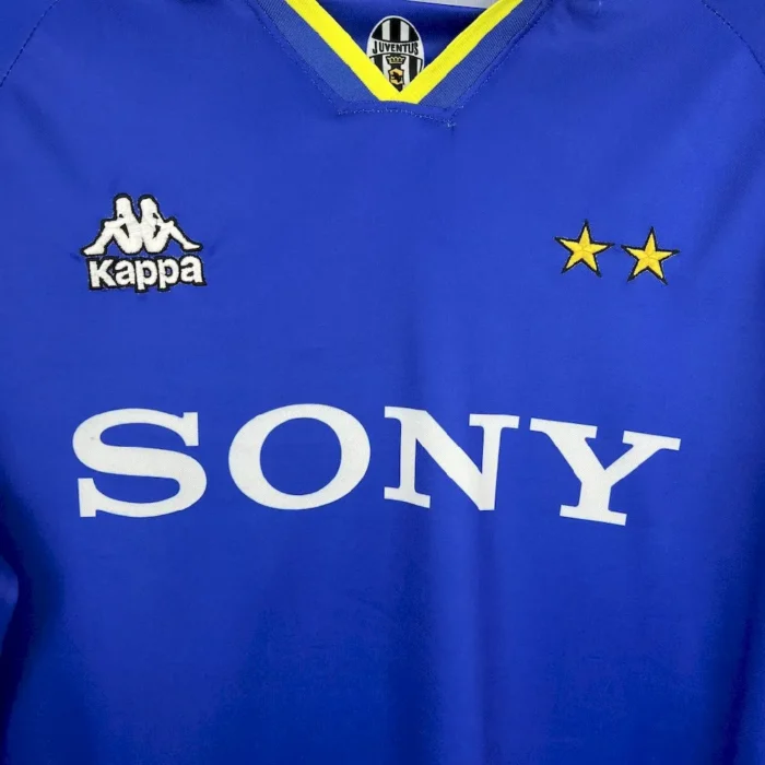 Retro Juventus 1996/97 Away Long Sleeve Jersey - Image 4
