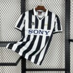Retro Juventus 1996/97 Home Jersey