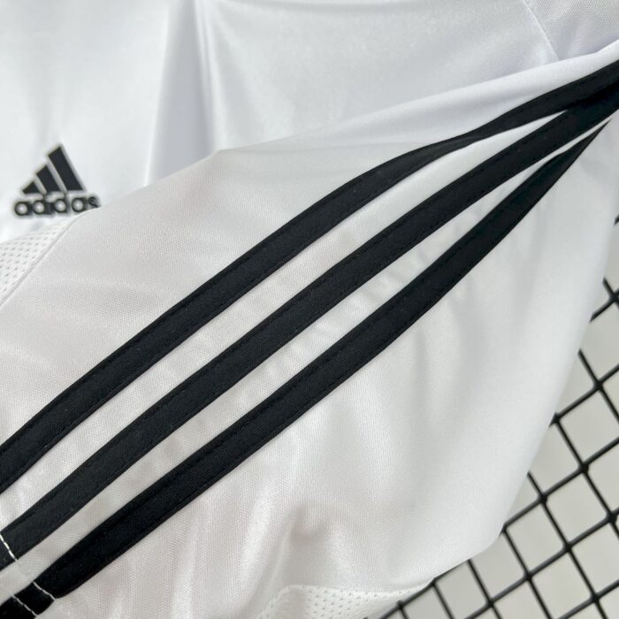 Retro Real Madrid 2004/05 Home Jersey - Image 3