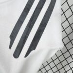 Retro Real Madrid 2005/06 Home Jersey - Image 4