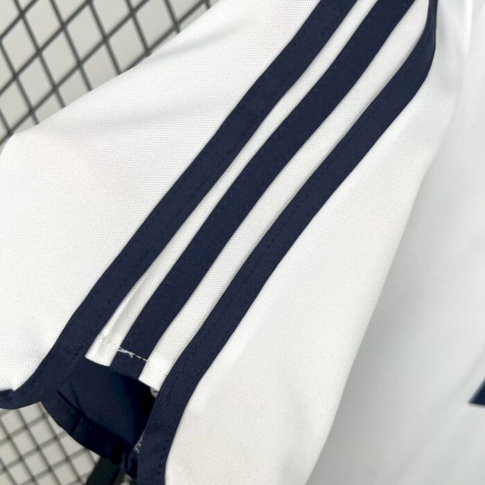 Retro Real Madrid 2000/01 Home Jersey - Image 5