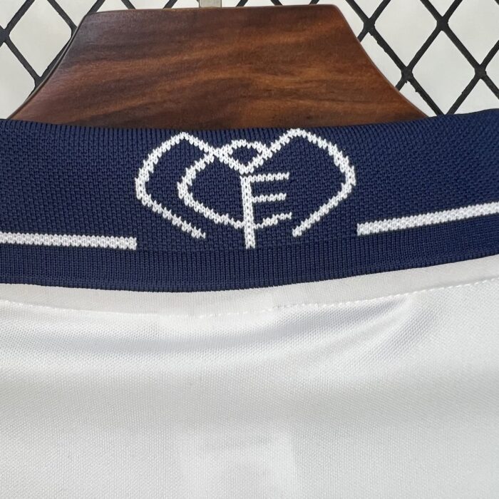 Retro Real Madrid 2000/01 Home Jersey - Image 3