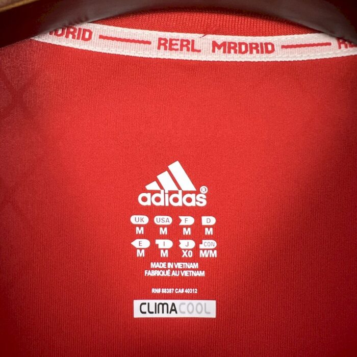 Retro Real Madrid 2011/12 Third Jersey - Image 5