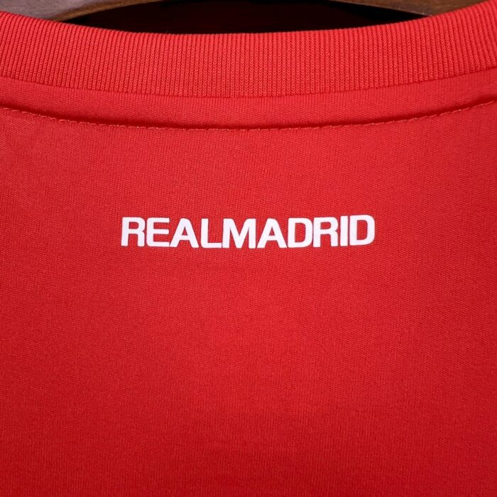 Retro Real Madrid 2011/12 Third Jersey - Image 4