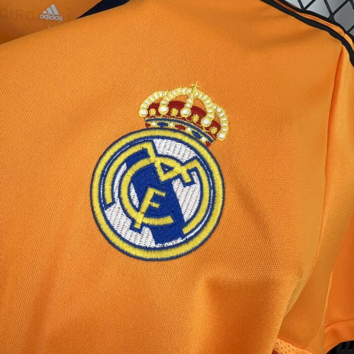 Retro Real Madrid 2013/14 Third Jersey - Image 4