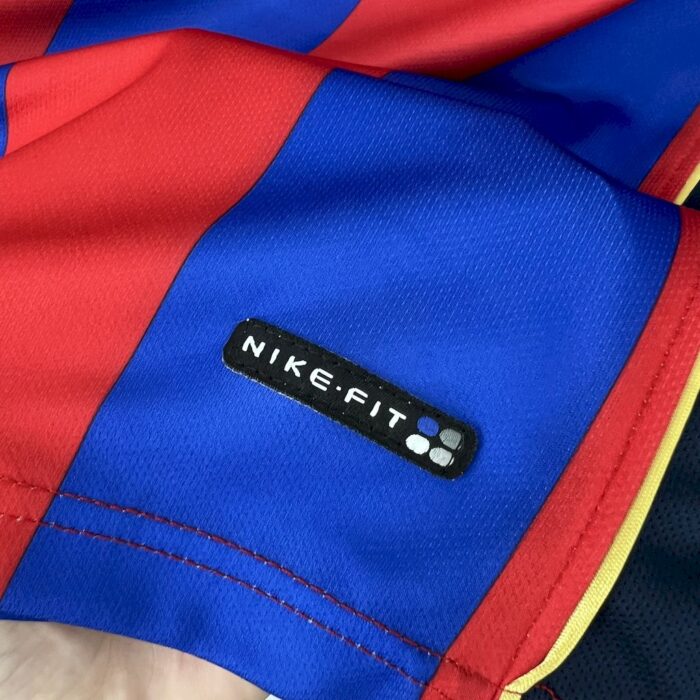 Retro Barcelona 2001/02 Home Jersey - Image 5